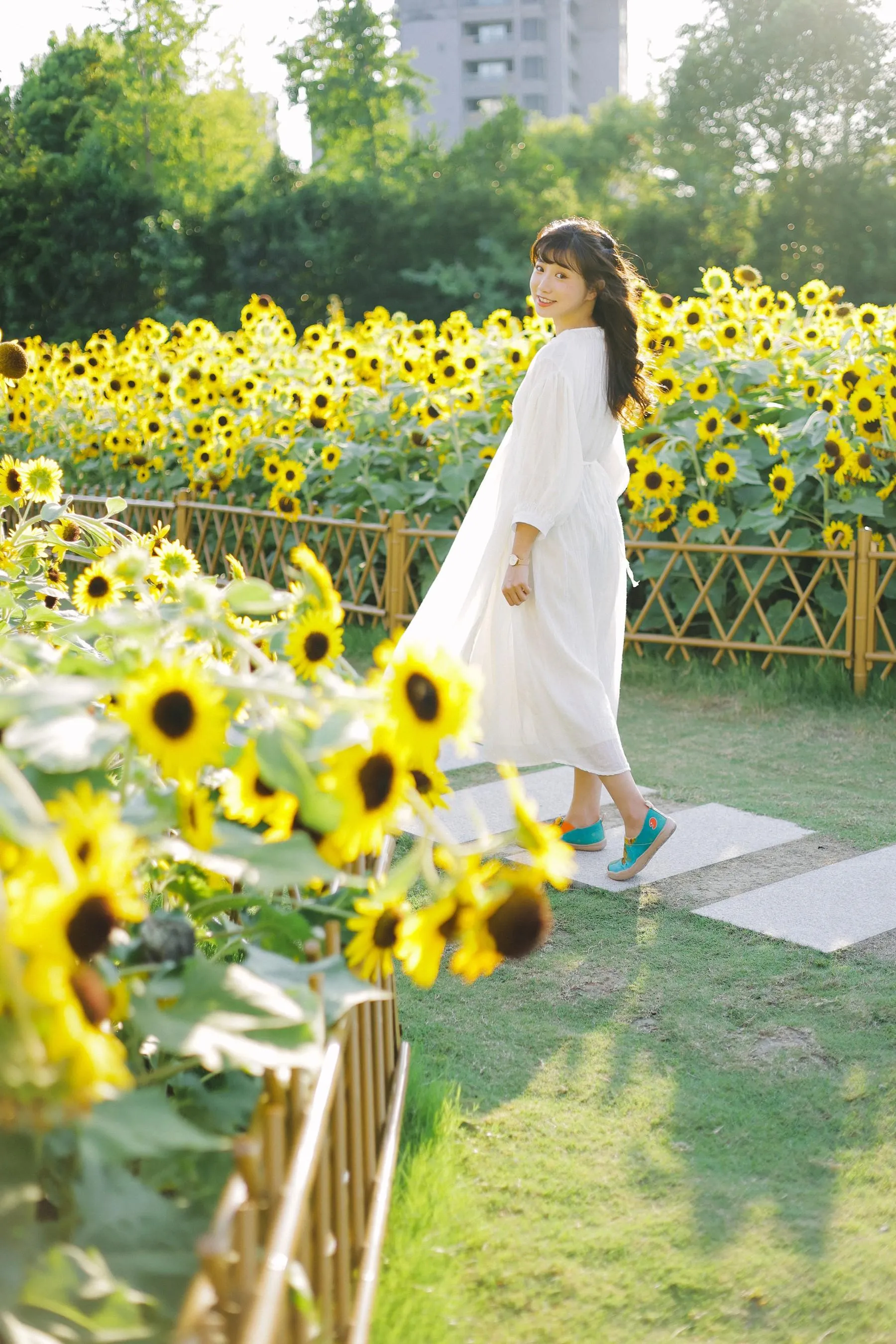 [YITUYU艺图语]2022.08.29 阳光下的花和你 蓝胖子- [25P]插图6